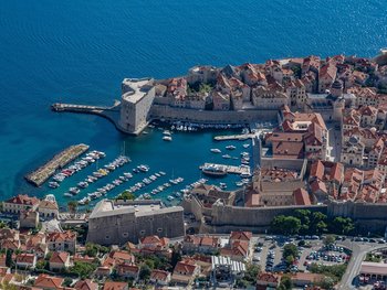 Blick auf einen Hafen von Dubrovnik