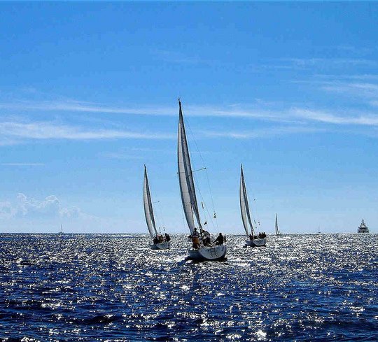 sailing-1676795_1280