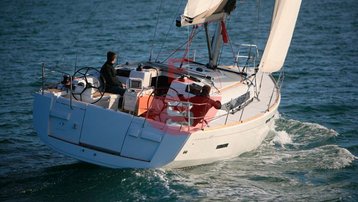 SunOdyssey439_Moonlight_01-2