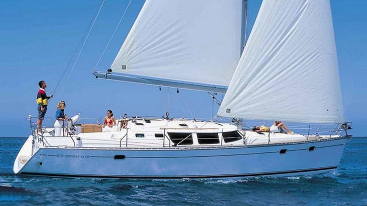 Jeanneau_43DS_01