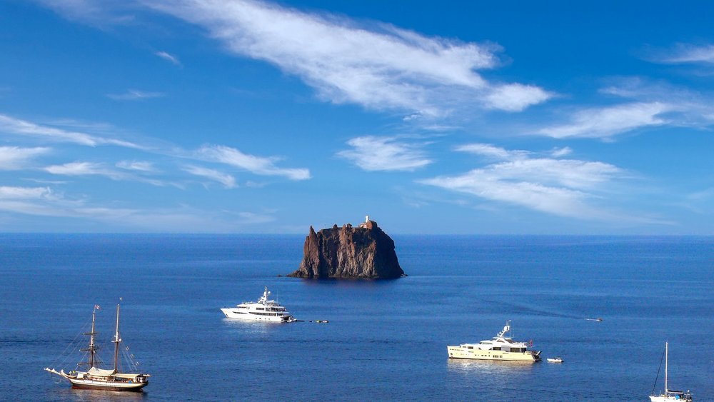 Blick von Sromboli zu Strombolicchio Blick von Sromboli zu Strombolicchio