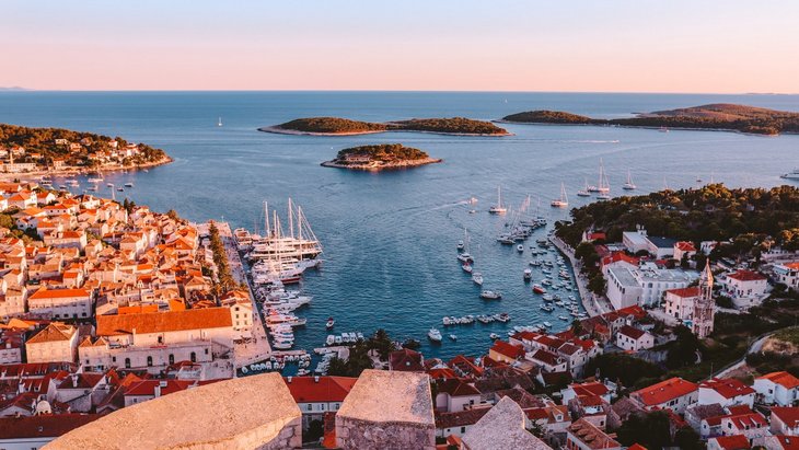 Der Ort Hvar und die Pacleni Inseln Der Ort Hvar und die Pacleni Inseln